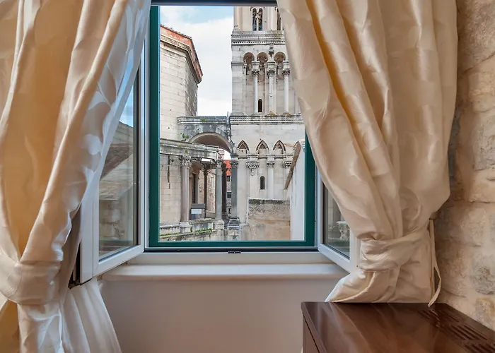 アンティーク ラグジュアリー ルーム 4*