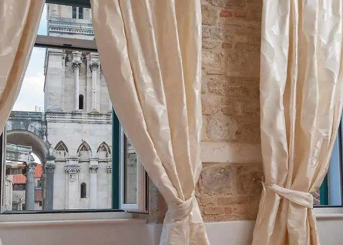 アンティーク ラグジュアリー ルーム