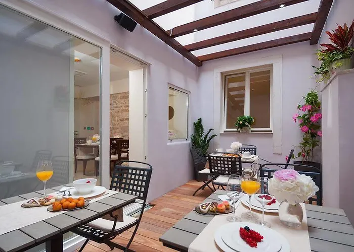 アンティーク ラグジュアリー ルーム スプリト