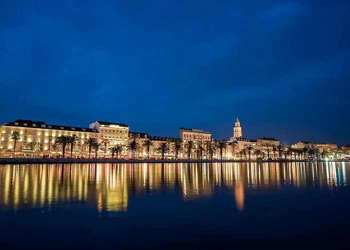 アンティーク ラグジュアリー ルーム ホテル 4*