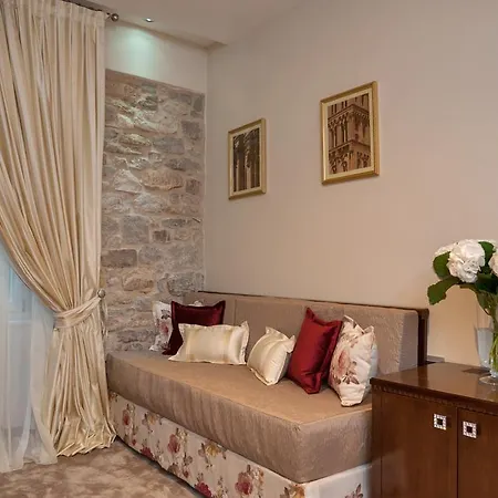Heritage Antique Готель Спліт