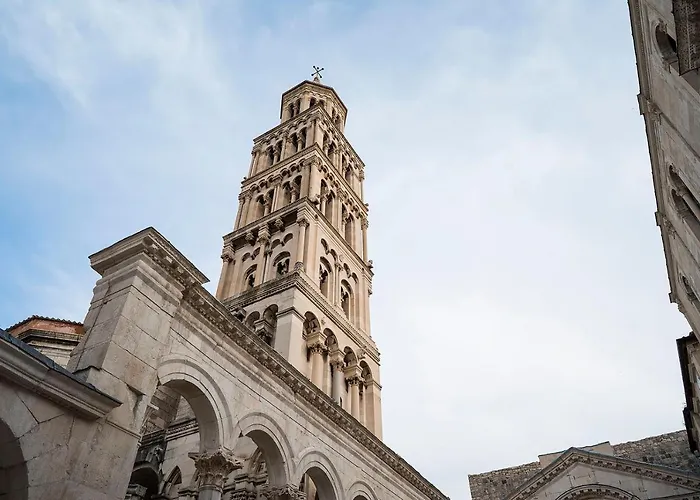 Heritage Antique Hotel 4*