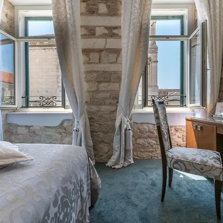 Heritage Antique Hotell Split