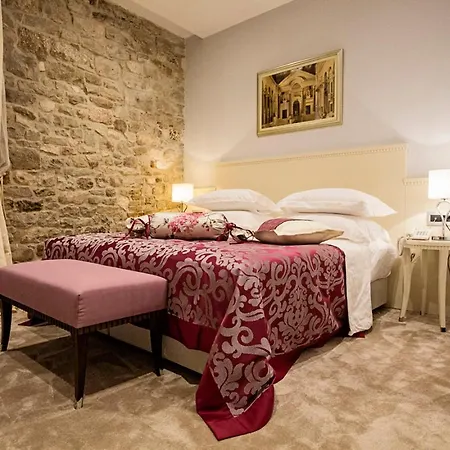 Heritage Antique 4*