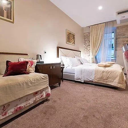 Heritage Antique Hotell 4*