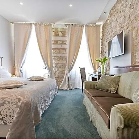 Heritage Antique 4*