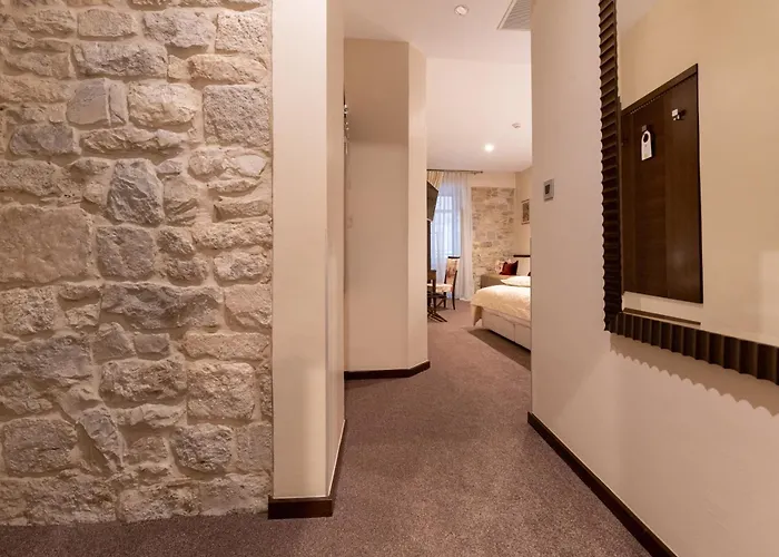 Heritage Antique Hotell