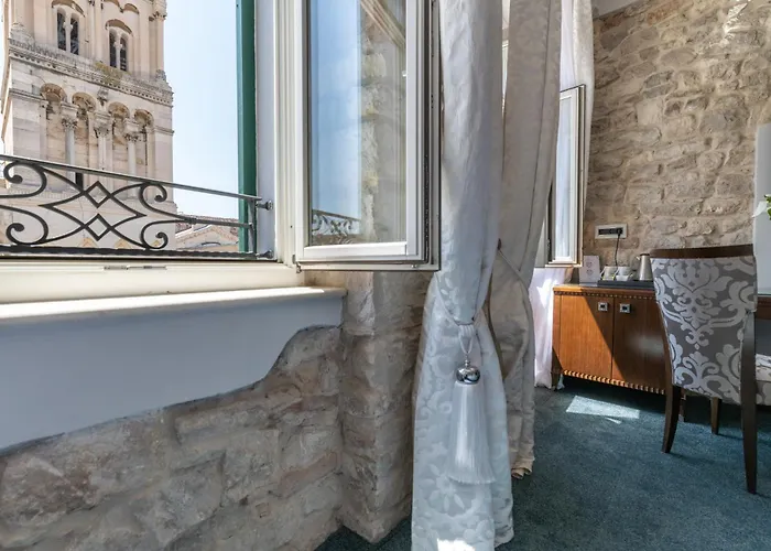 Hotell Heritage Antique 4*