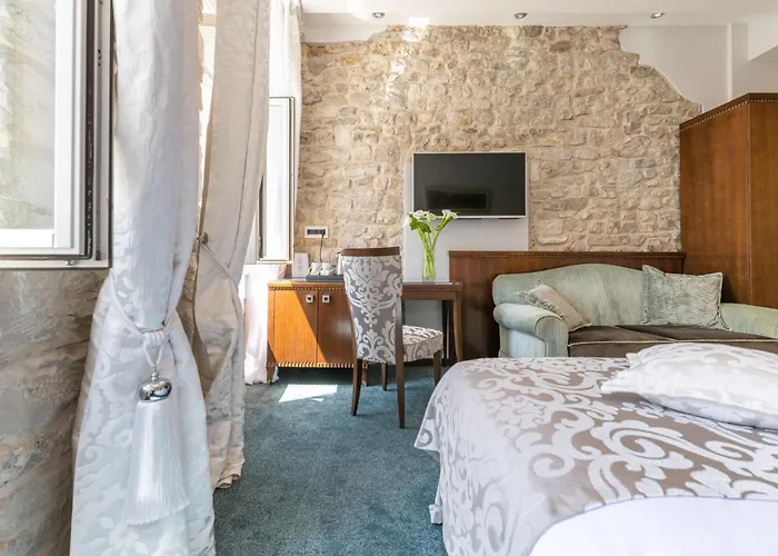 Heritage Antique Hotel