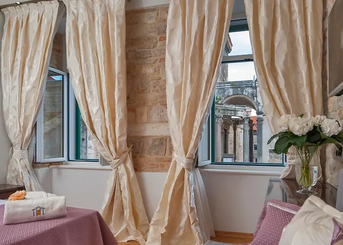 Heritage Antique Hotel 4*